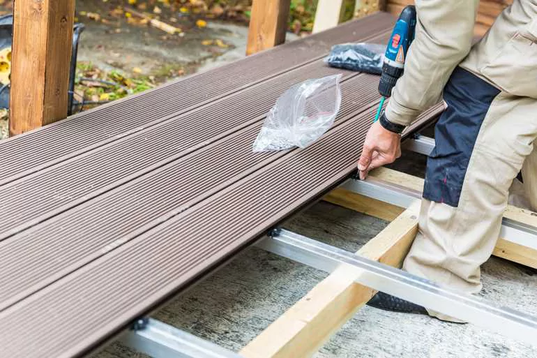 Как укладывать террасную доску на деревянный пол? Советы по подбору материала и способу укладки